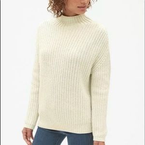 GAP Ivory Cable Knit Pull Over Sweater Size M